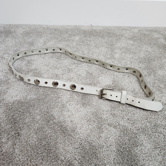 White Leather Silver Circle Studs Studded Belt Fits Large 2000s Y2K Punk Grunge - Picture 3 of 7